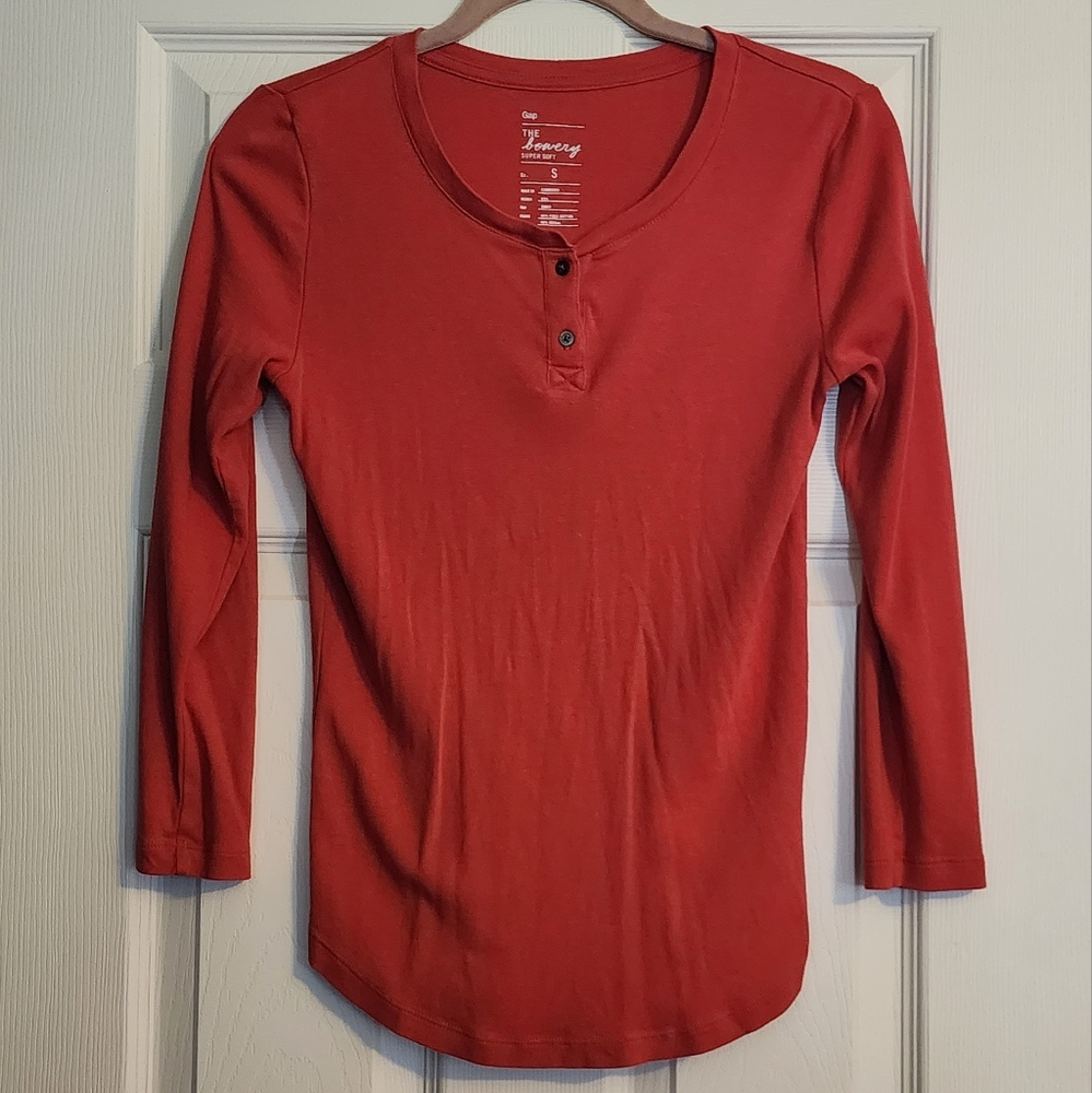 Gap Henley Shirt in Rose Coral
